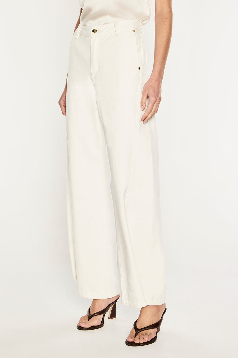 Clean Slate Barrel Jean