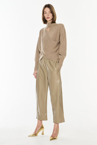 Major Players Pull On Pant