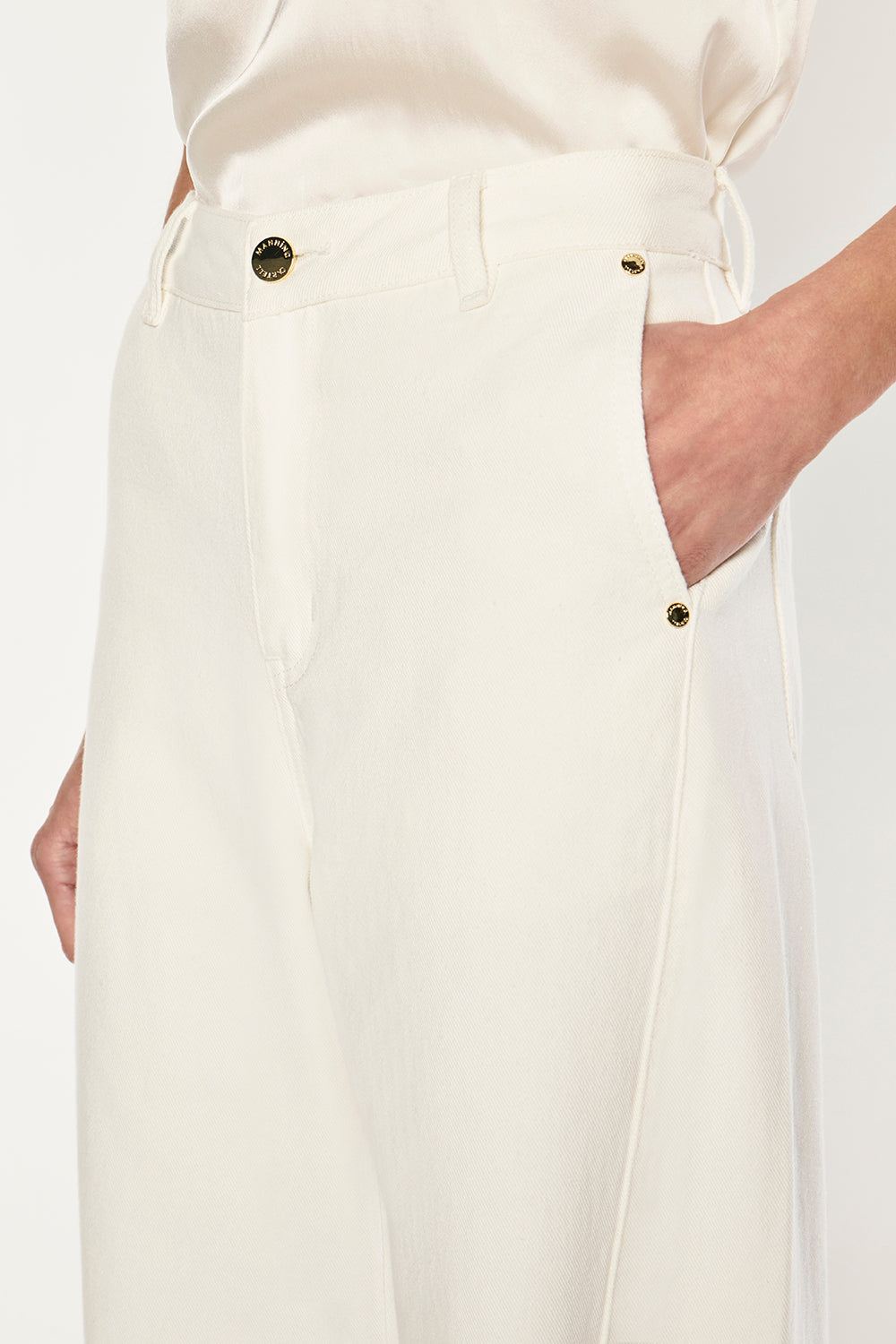 Clean Slate Barrel Jean